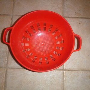 Vintage Kitchen - Vintage 80's Large Plastic Red Collender Vintage Kitchen - Vintage 80's Large Plastic Red Collender